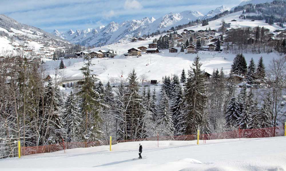 Les locations Reine des Prés et Bel Horizon au pied des pistes accès rapide au village. Départ navette gratuite à 50 m